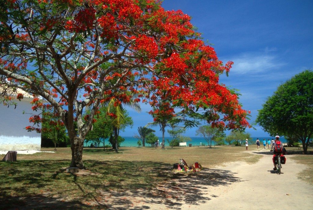 Vista lateral do Quadrado, praça principal de Trancoso, no sul da Bahia