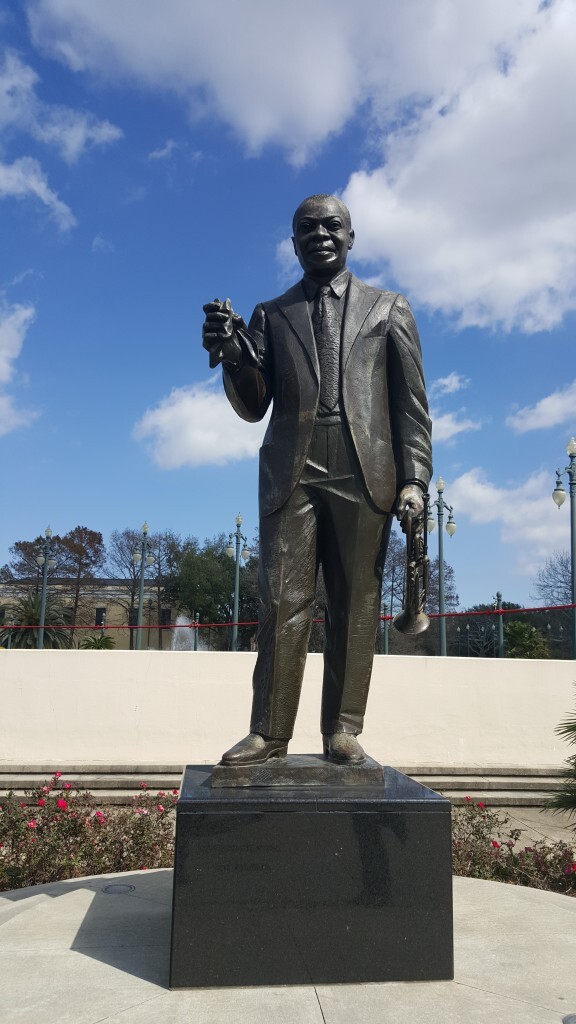 Estátua de Louis Armstrong no parque que leva seu nome na cidade de Nova Orleans