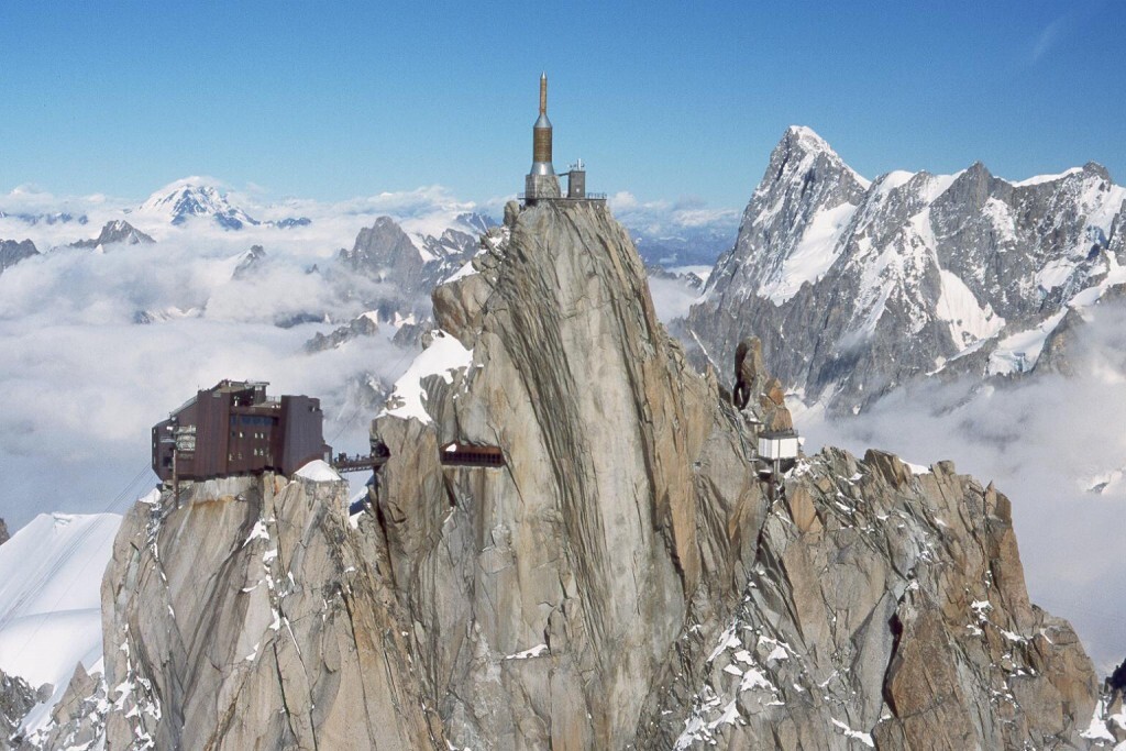 Vista do observatório Aiguille du Midi, o ponto turístico mais próximo do cume do Mont Blanc