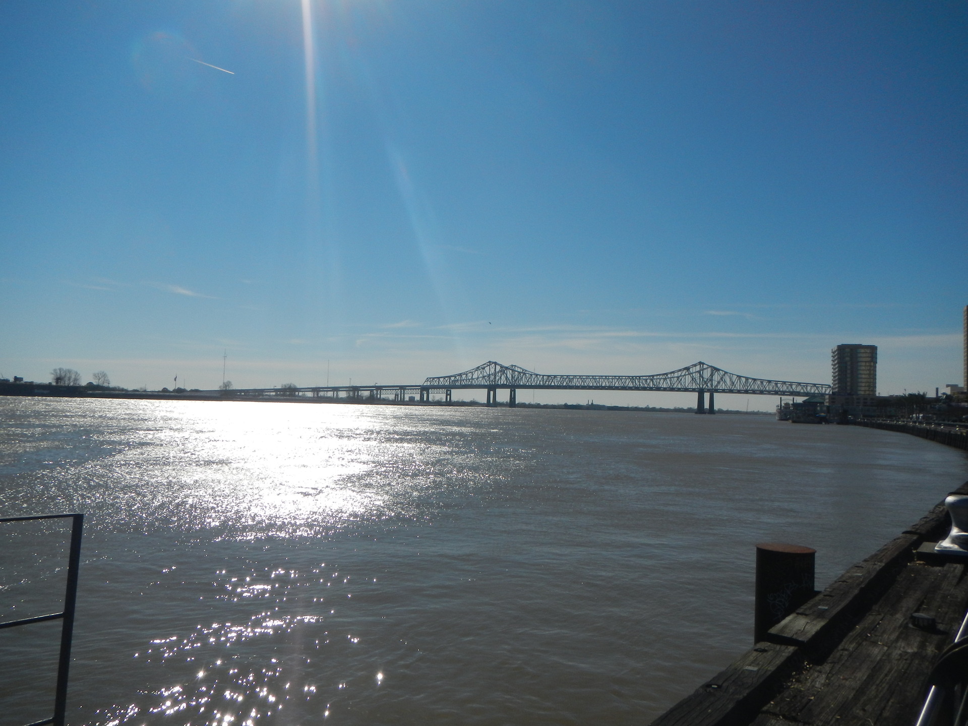 O Rio Mississipi corta a cidade de Nova Orleans, na Lousiana. Este é o segundo maior rio dos Estados Unidos