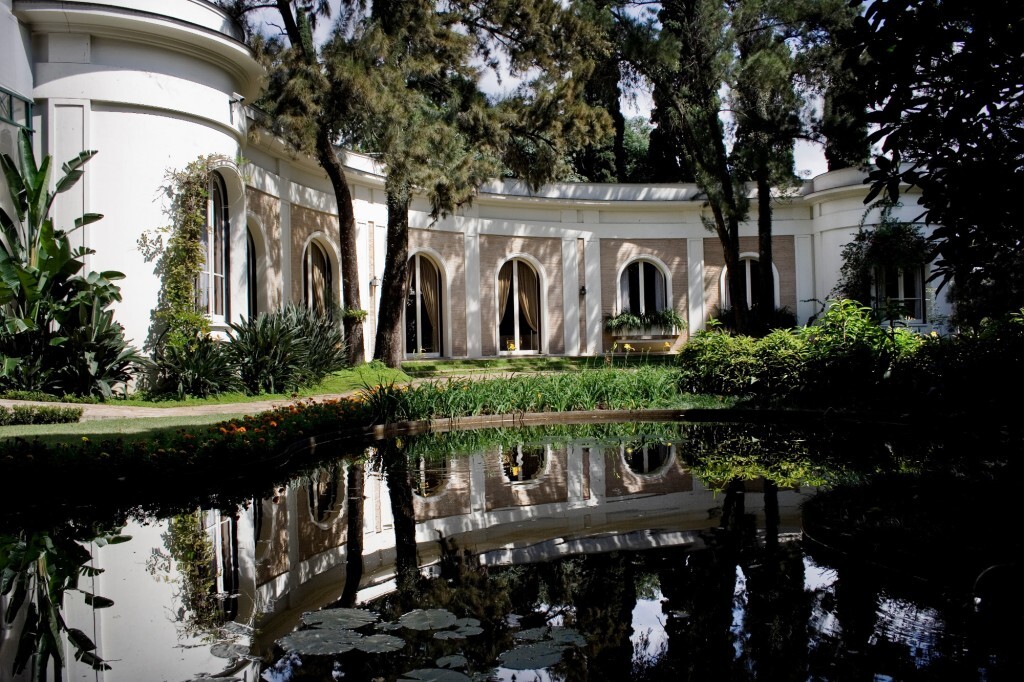 A residência de 900 m² foi inspirada no Palácio de Sanssouci, em Potsdam, Alemanha