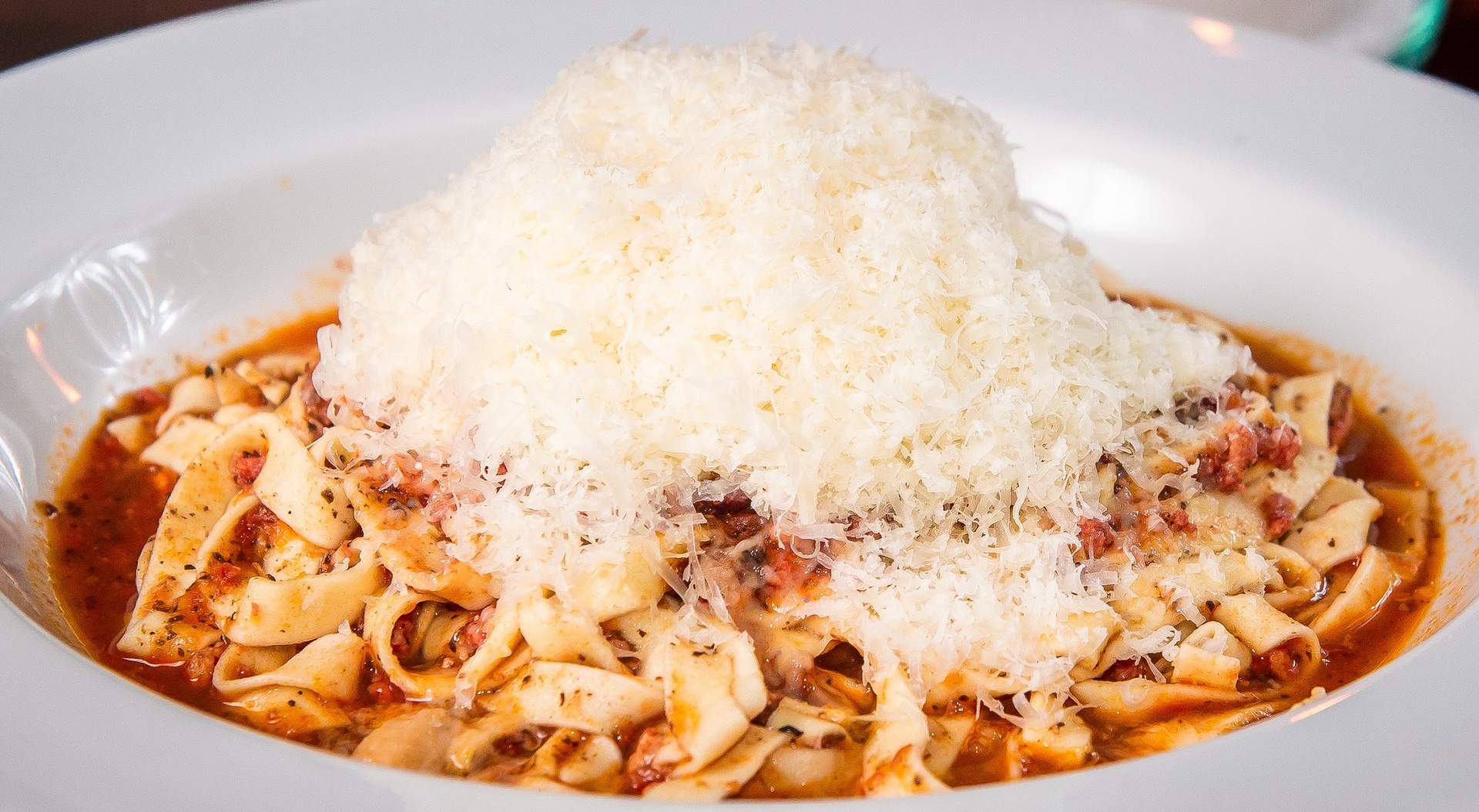 Penne ao creme de batatas trufado gratinado com grana padano