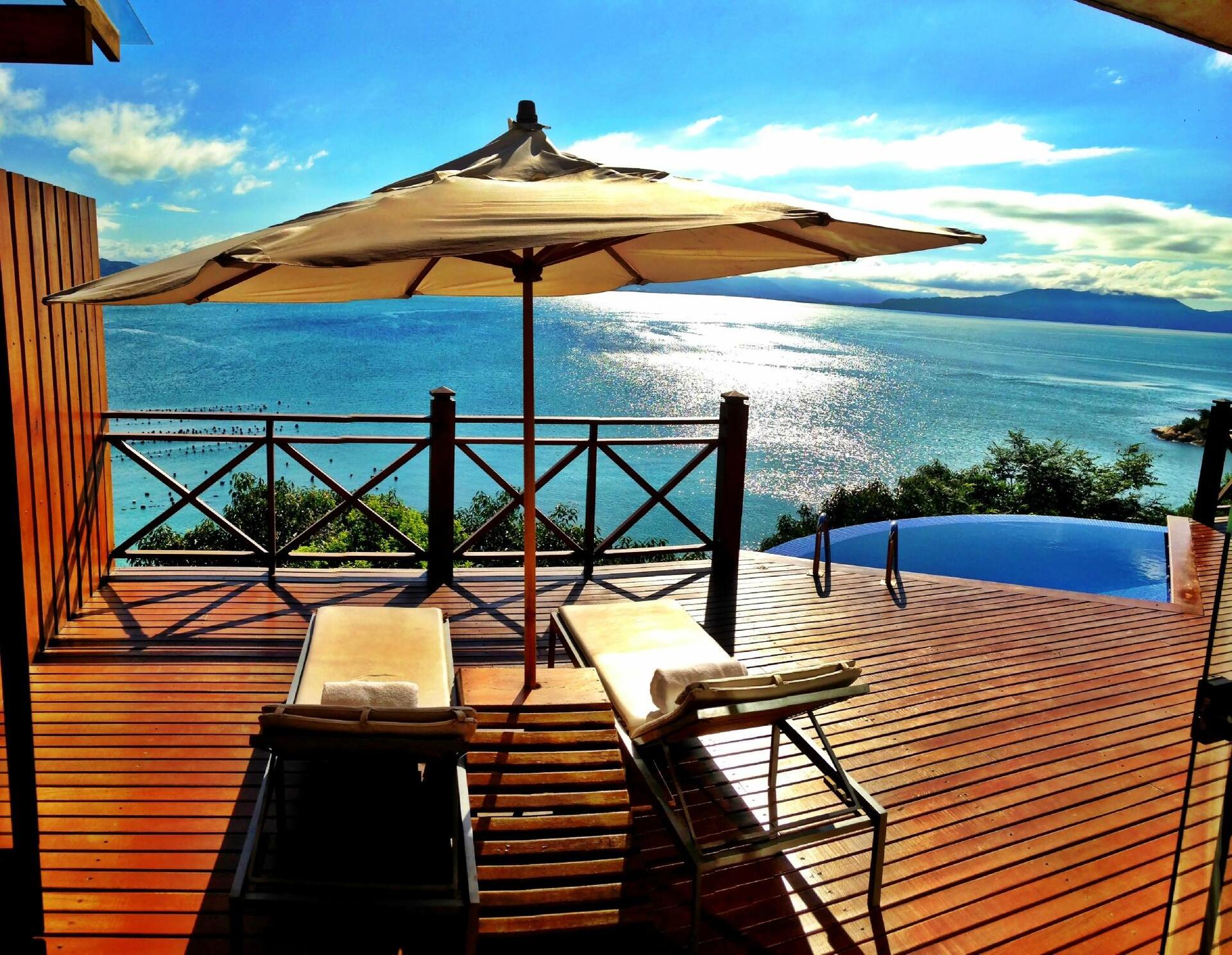 Resort fica localizado em uma península particular em Governador Celso Ramos