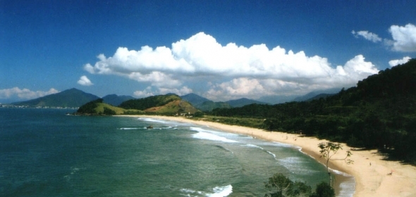 A badalada Praia Vermelha do Norte tem mar propício ao surf.