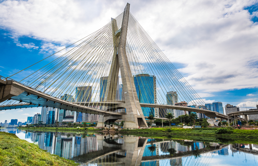 Ponte Estaiada, um dos cartões-postais de São Paulo; Gol tem passagens promocionais para capital paulista
