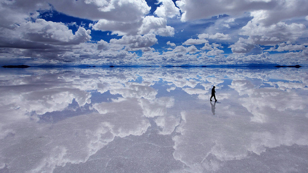 Salar de Uyuni é a maior planície de sal do mundo, com 10.582 km²