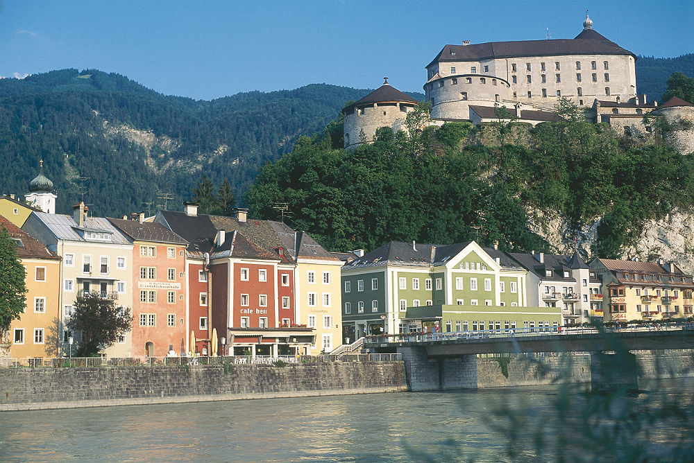 Na Áustria, o badalado show Swonbombing anima os fãs de música eletrônica