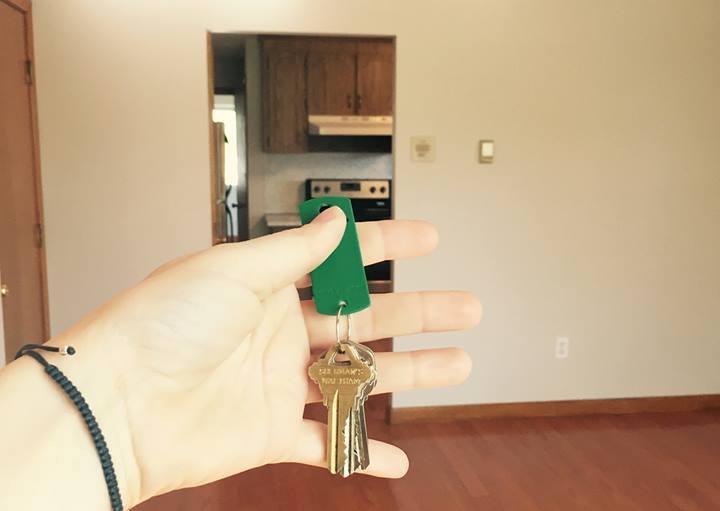 Conquista do seu apê, que alugou junto com seu namorado