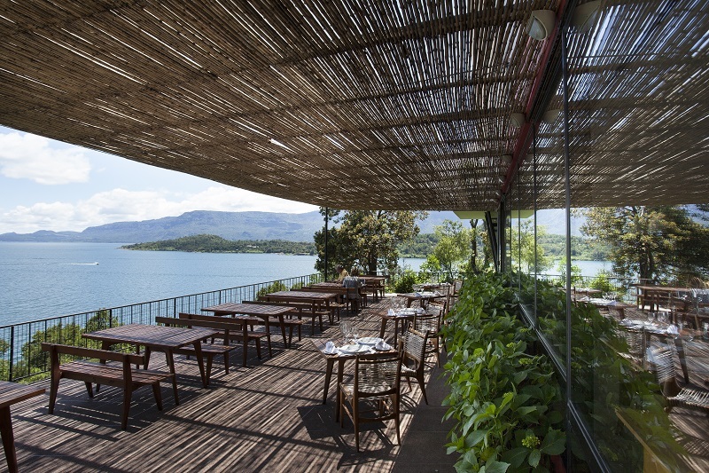 Restaurante externo do Hotel Antumalal