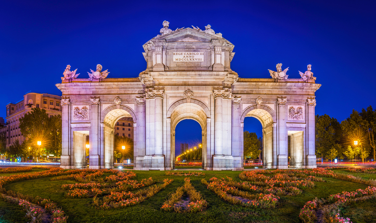 La Puerta de Alcalá, monumento construído por Carlos 3º no século 18