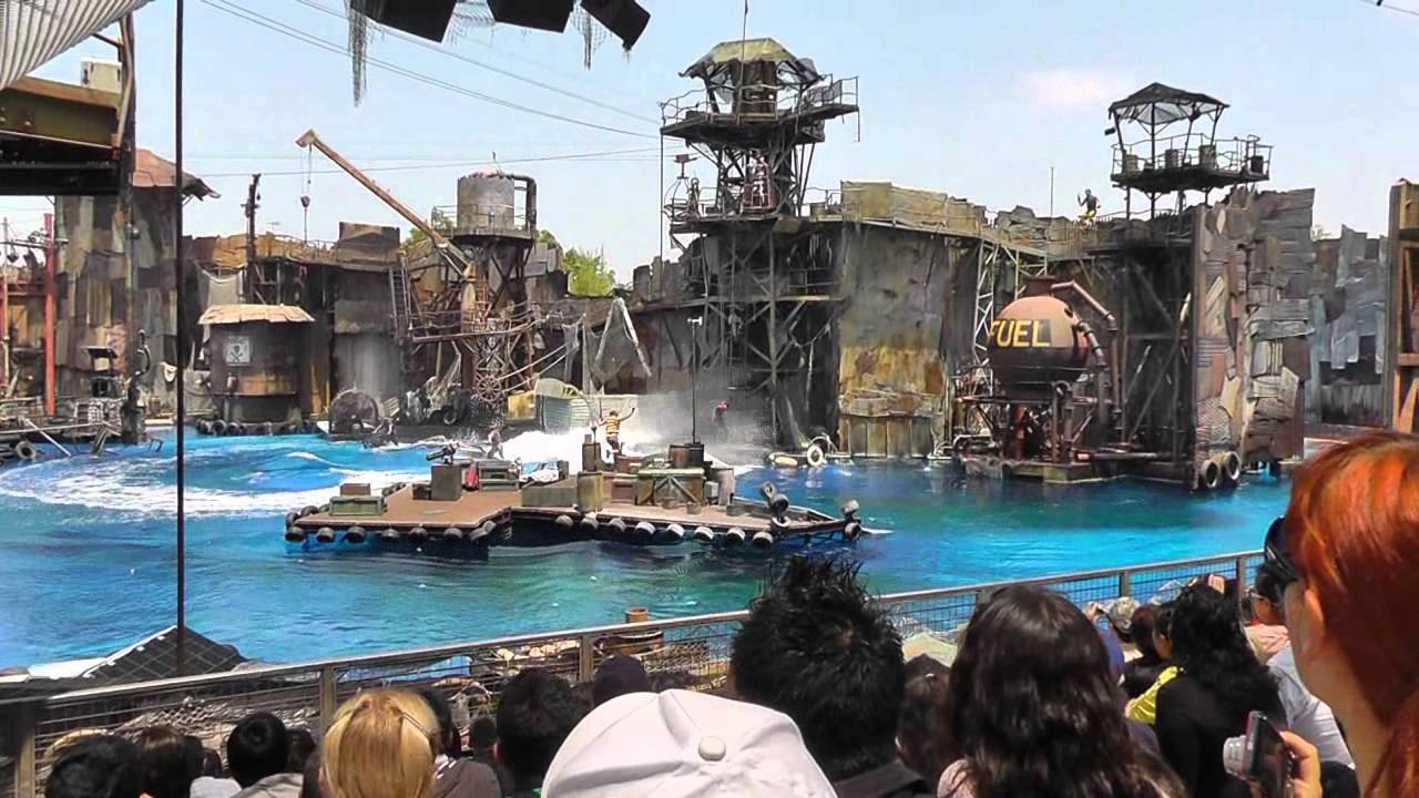 Reprodução de cena do filme "Waterworld", no Universal Studios em Los Angeles