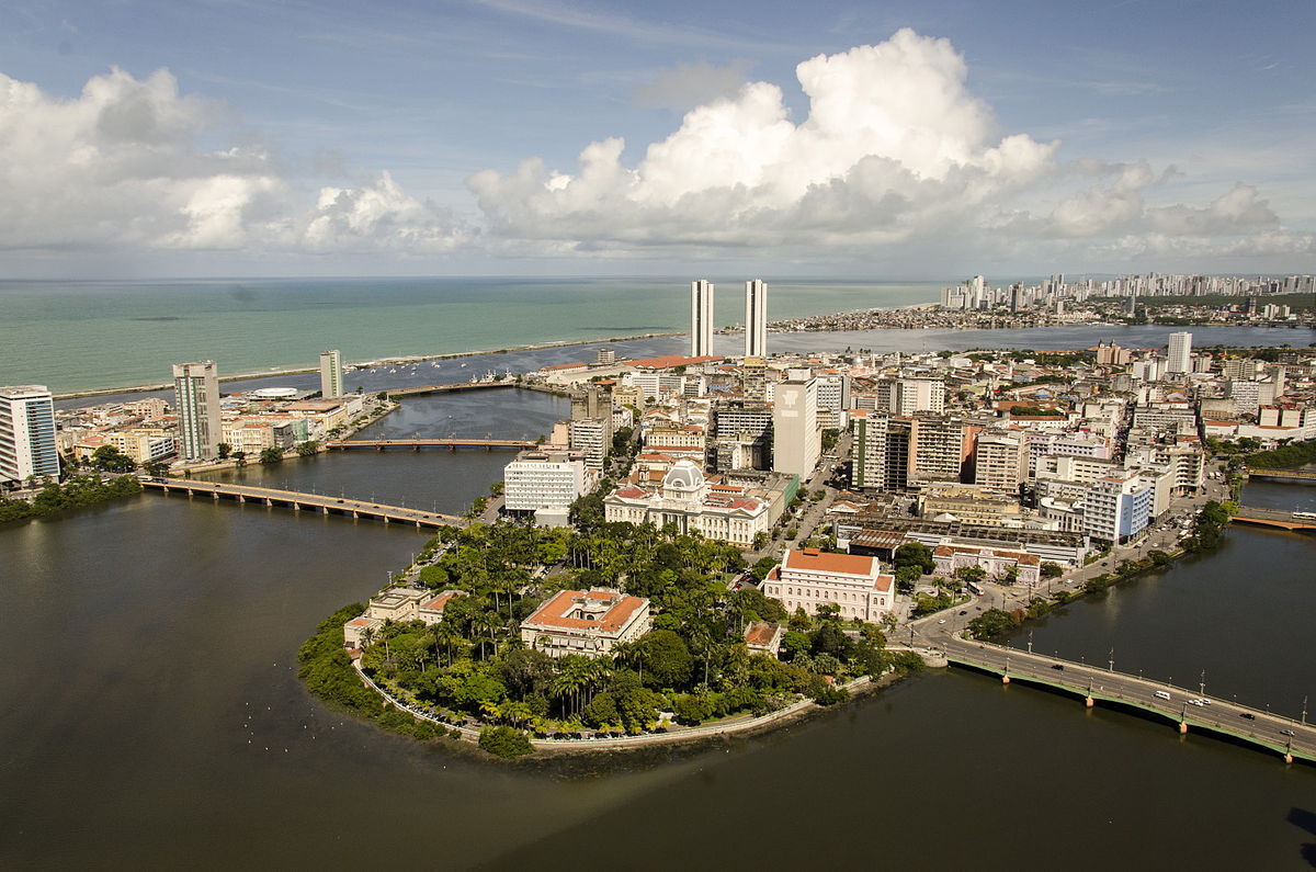 No centro da foto a Praça da República, na Ilha de Antônio Vaz