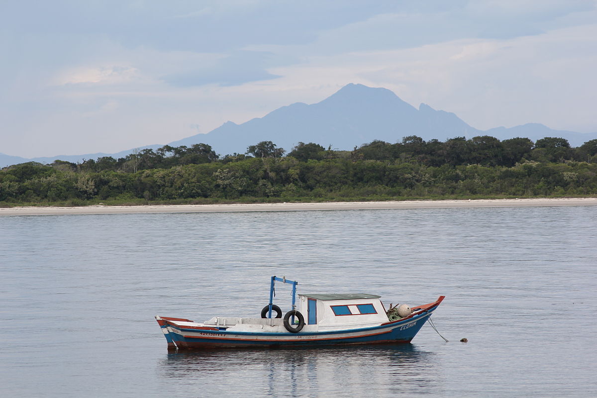 Nesta área declarada Sítio do Patrimônio Natural e Reserva da Biosfera pela Unesco, carros não entram e o acesso se dá de barco, a partir do porto de Paranaguá – SAIBA MAIS
