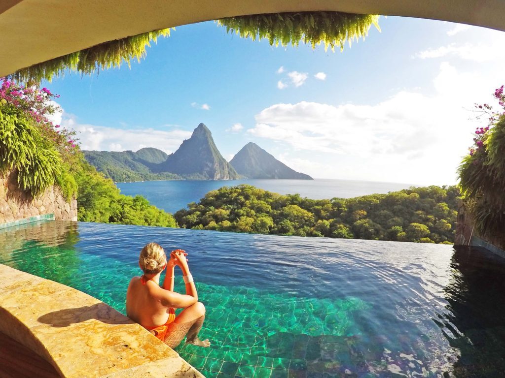 Piscina do meu quarto no Jade Mountain com vista para os Pitons; empreendimento é considerado um dos hotéis mais incríveis do mundo