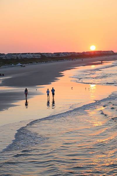 Pôr do sol na Sunset Beach, nas ilhas de Brunswick, no Estados Unidos