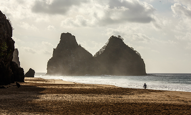Vista do Morro Dois Irmãos , um dos cartões-postais de Fernando de Noronha – SAIBA MAIS
