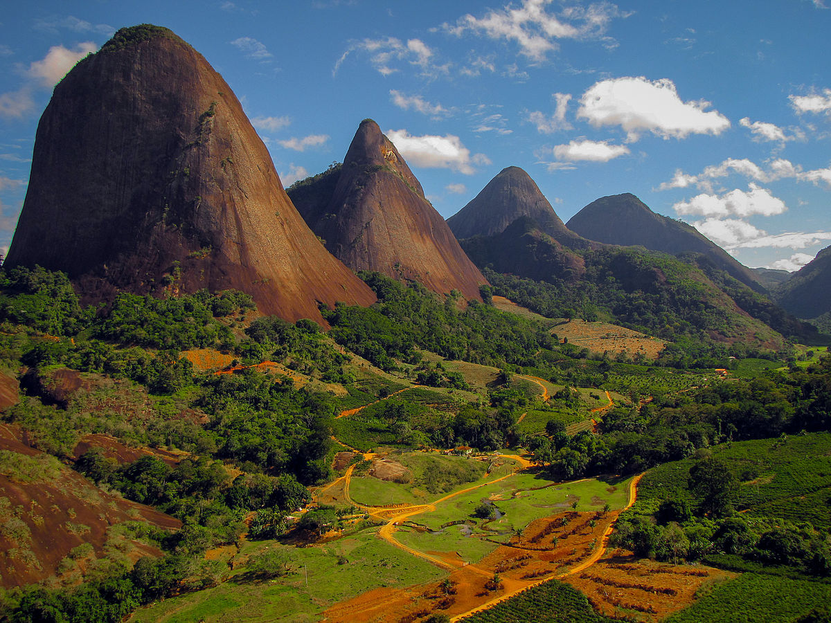 Vista do Monumento Natural dos Pontões Capixabas 