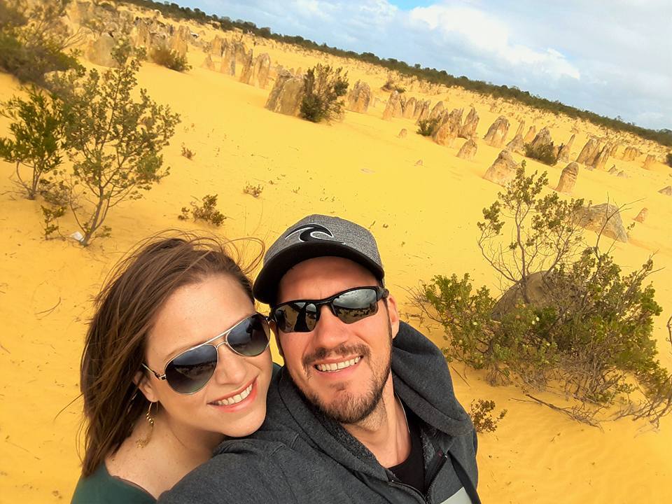 Débora e Rodolfo no deserto de Pinnacles, no oeste da Austrália