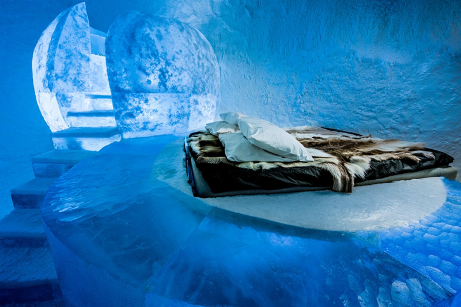 Suíte do Icehotel365 tem paredes e ‘móveis’ feitos com as águas do rio Torne