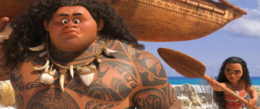 Cena do filme Moana – o semi-deus Maui é todo tatuado