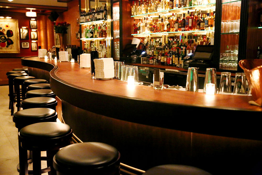 Interior do bar Employees Only, em Miami