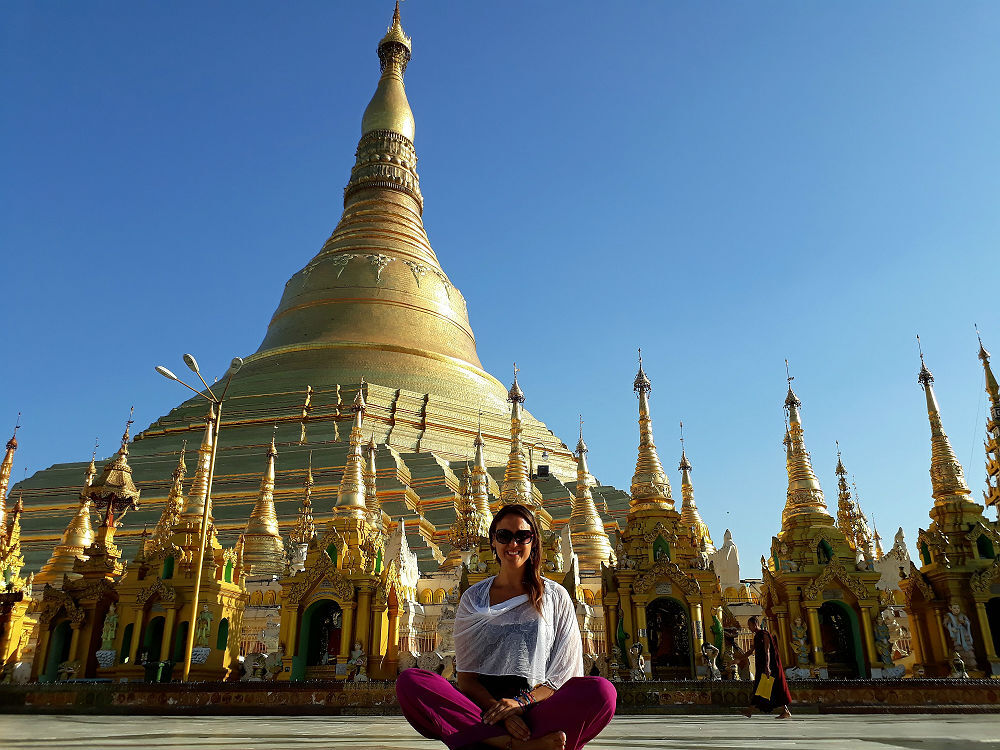 A principal pagoda do país, Shwedagon, em Yangon