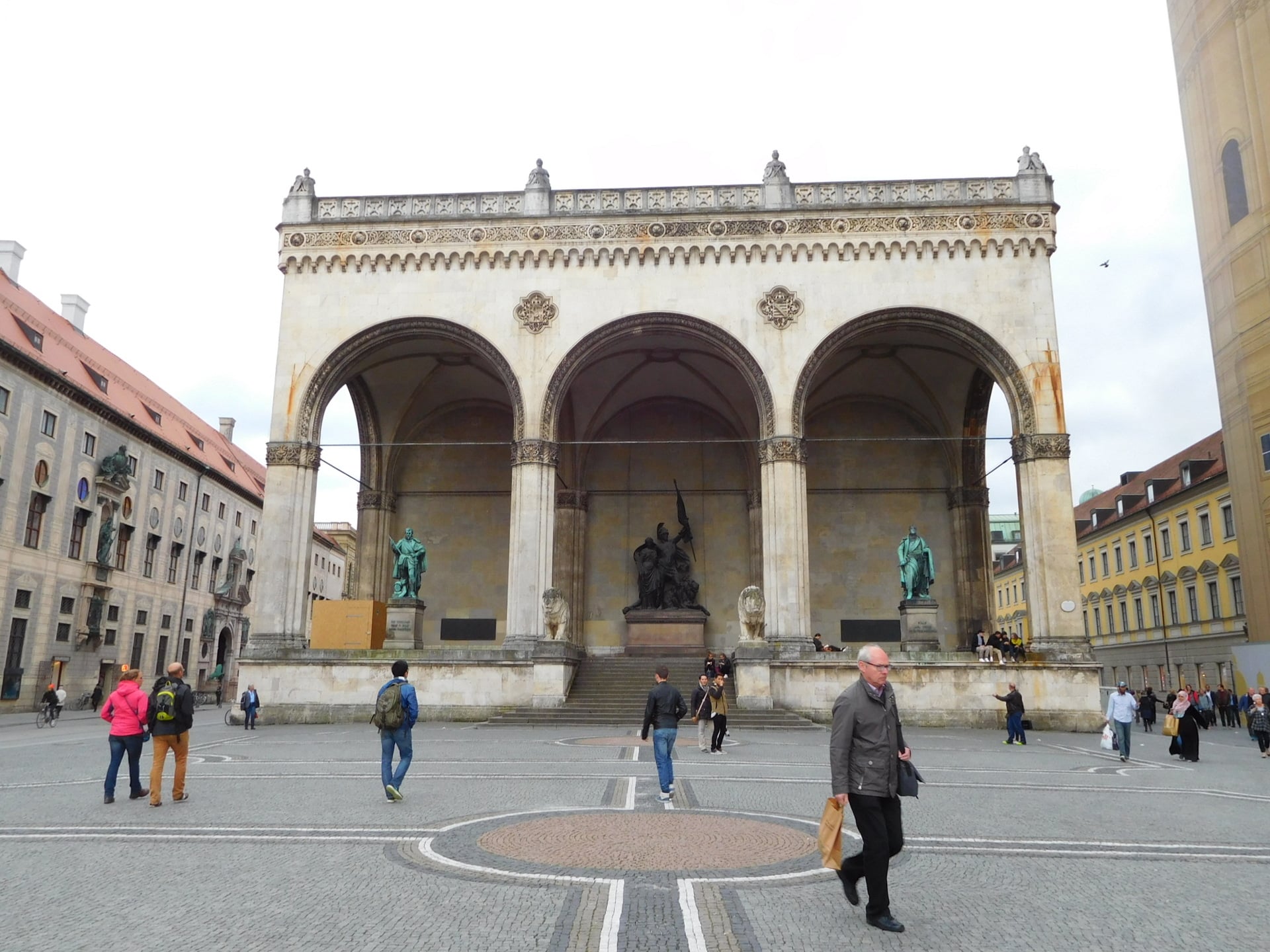 Feldherrnhalle, um dos locais preferidos de Hitler para seus discursos em Munique, na Alemanha