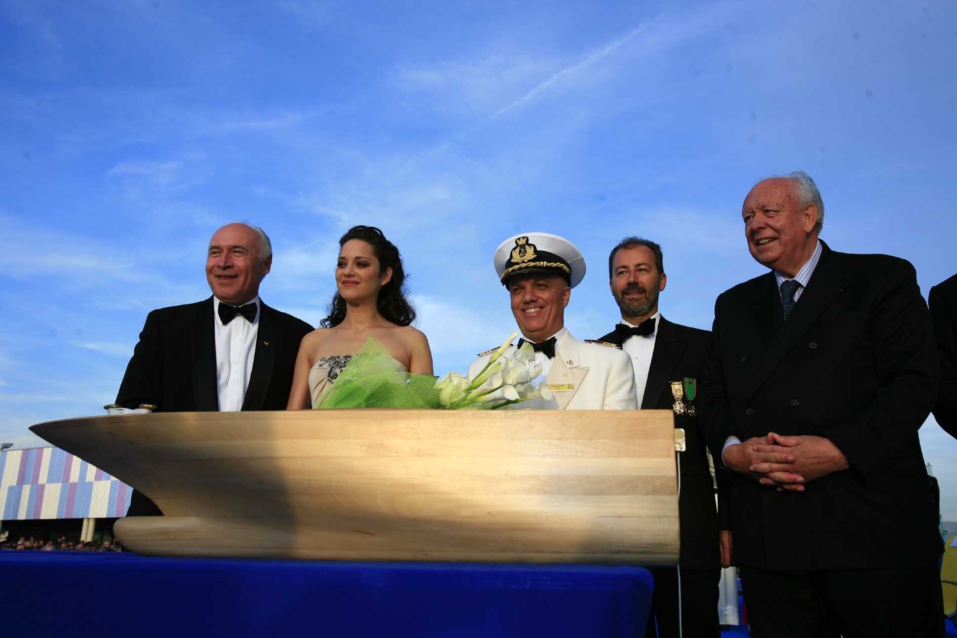 A atriz Marion Cotillard na cerimônia de batismo do Costa Serena