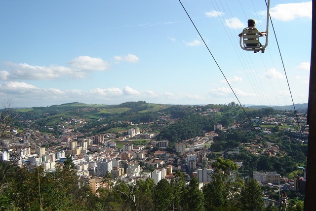 Teleférico que leva até o Cristo Redentor de Serra Negra