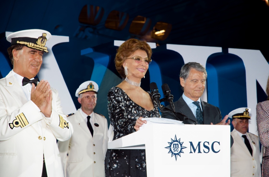 A atriz Sophia Loren batiza o MSC Divina