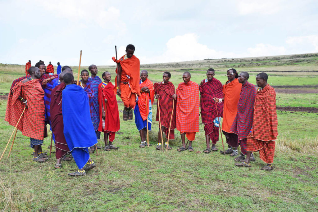 Visitando um vilarejo Maasai nos arredores da Cratera de Ngorongoro
