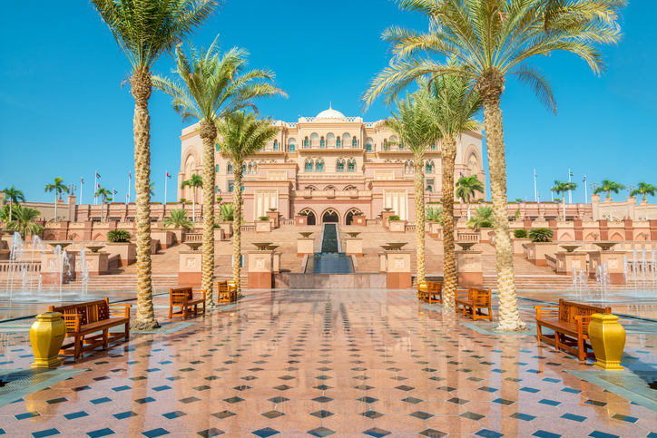 Vista do Emirates Palace, em Abu Dhabi, um dos hotéis mais luxuosos do mundo