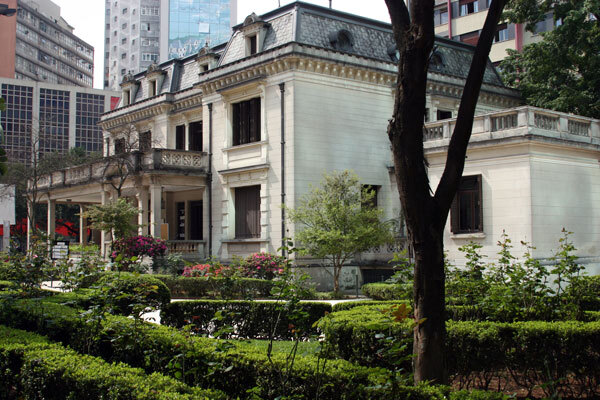 Casa das Rosas dedica-se principalmente à arte literária