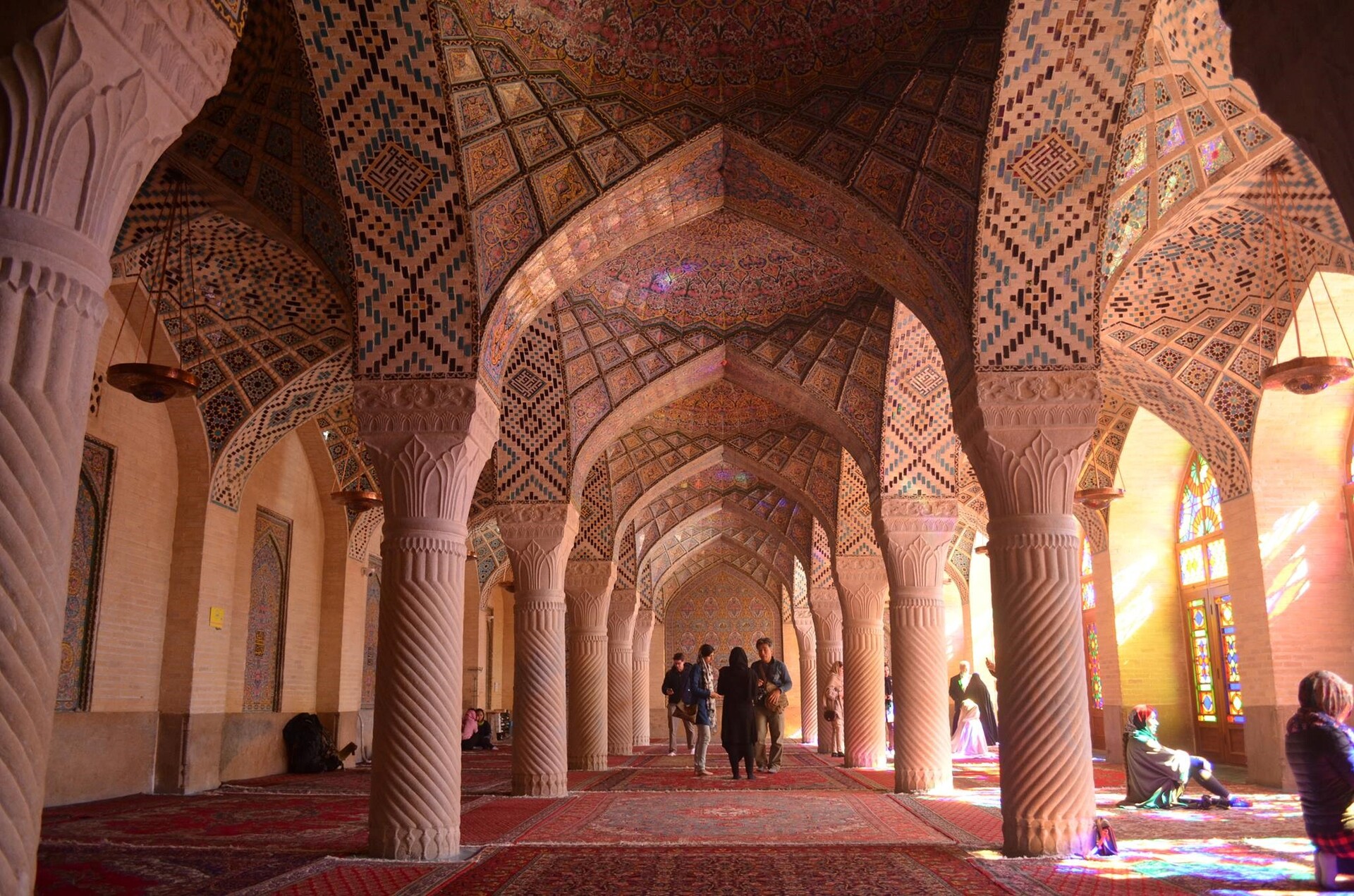 Interior da mesquita Nasir ol Molk, em Shiraz