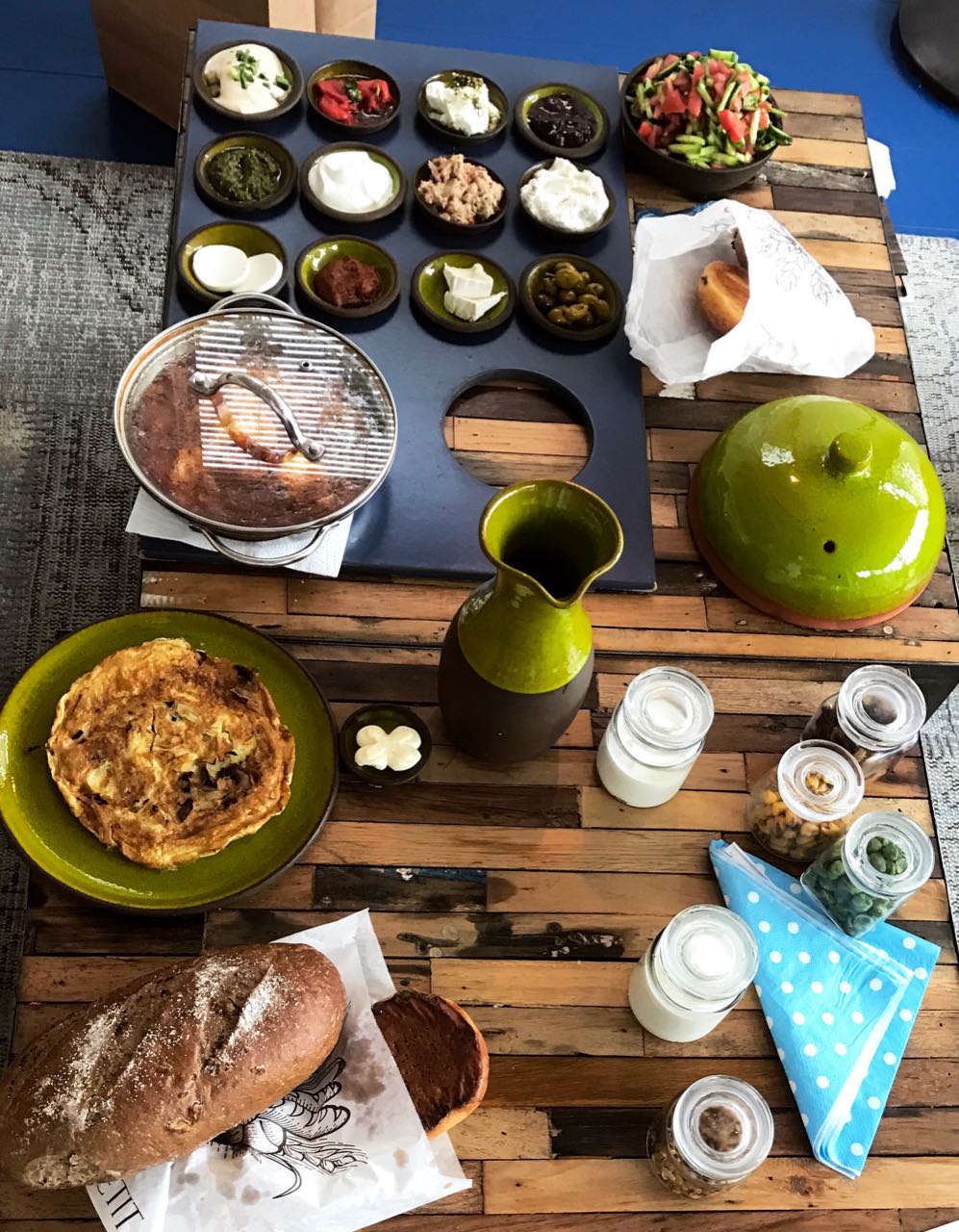 Café da manhã tradicional israelense