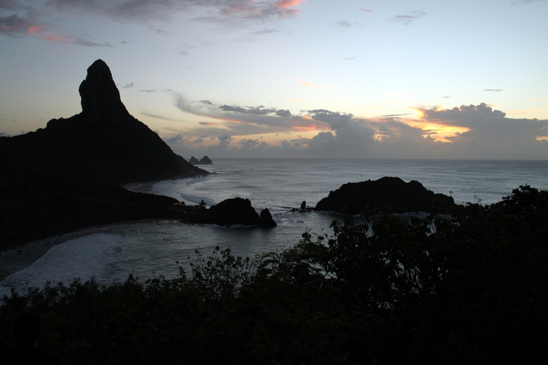 Final de tarde, visto do Forte da Vila dos Remédios, em Fernando de Noronha