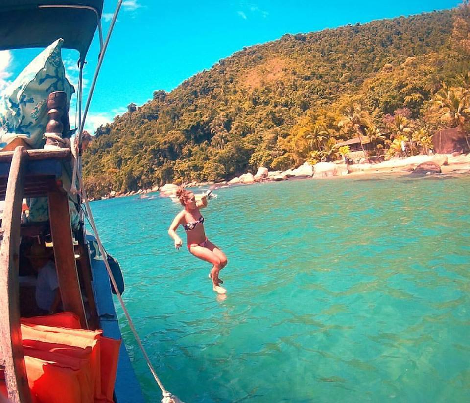 Um carioca, uma francesa, uma kombi, muita história e pouco dinheiro