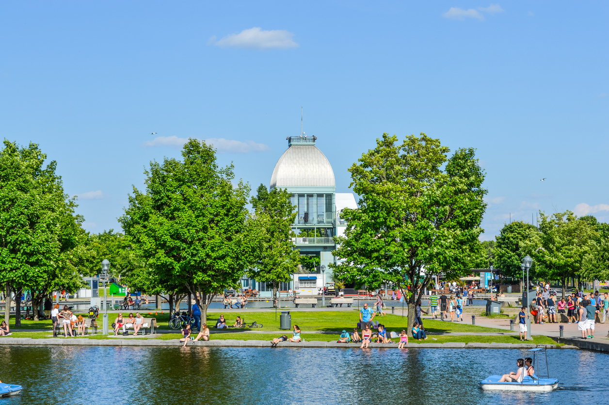 Parque na cidade de Montreal, cuja língua oficial é o francês