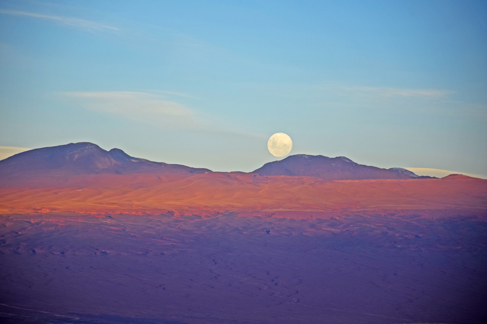Lua cheia no Vale da Morte – Deserto do Atacama