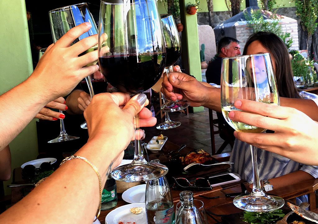 A comida do local é uma delícia e combinam perfeitamente com os vinhos da casa