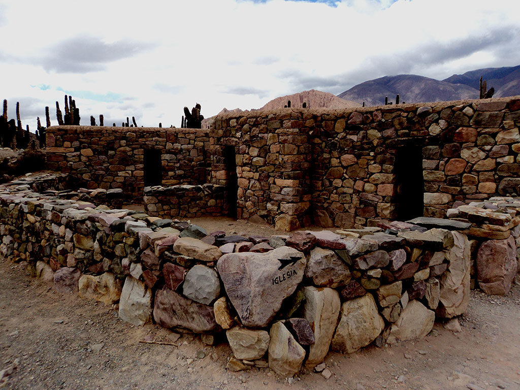 A antiga vila Omaguaca invadida pelos Incas