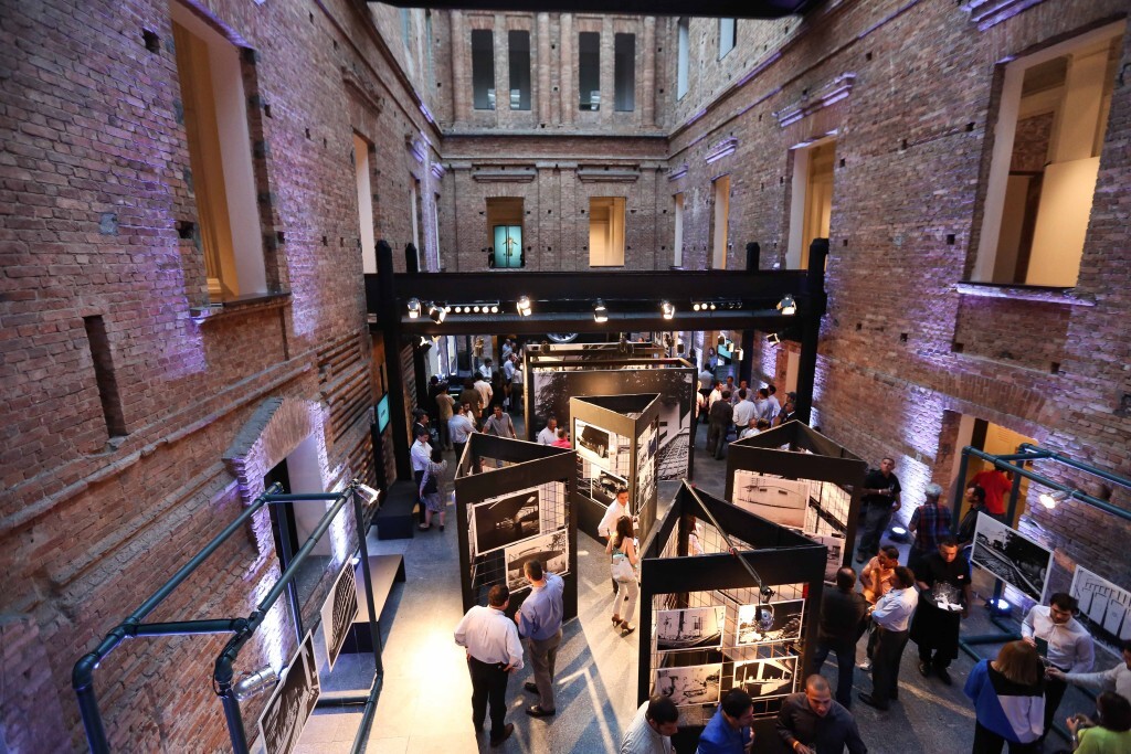 Exposição na Pinacoteca, em São Pauilo, reuniu as fotos produzidas pelos mestres de obras da Even