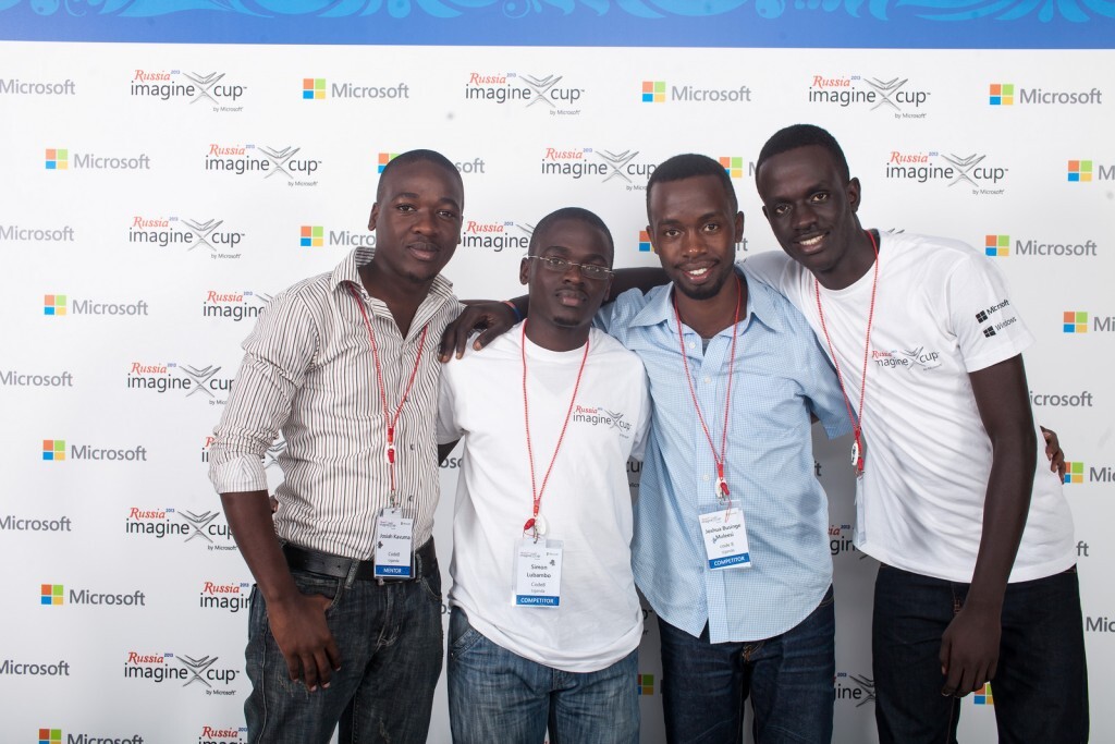 Os jovens Josiah Kavuma, Joshua Businge Muleesi, Lubambo Simon e Brian Gitta, criadores do Matibabu