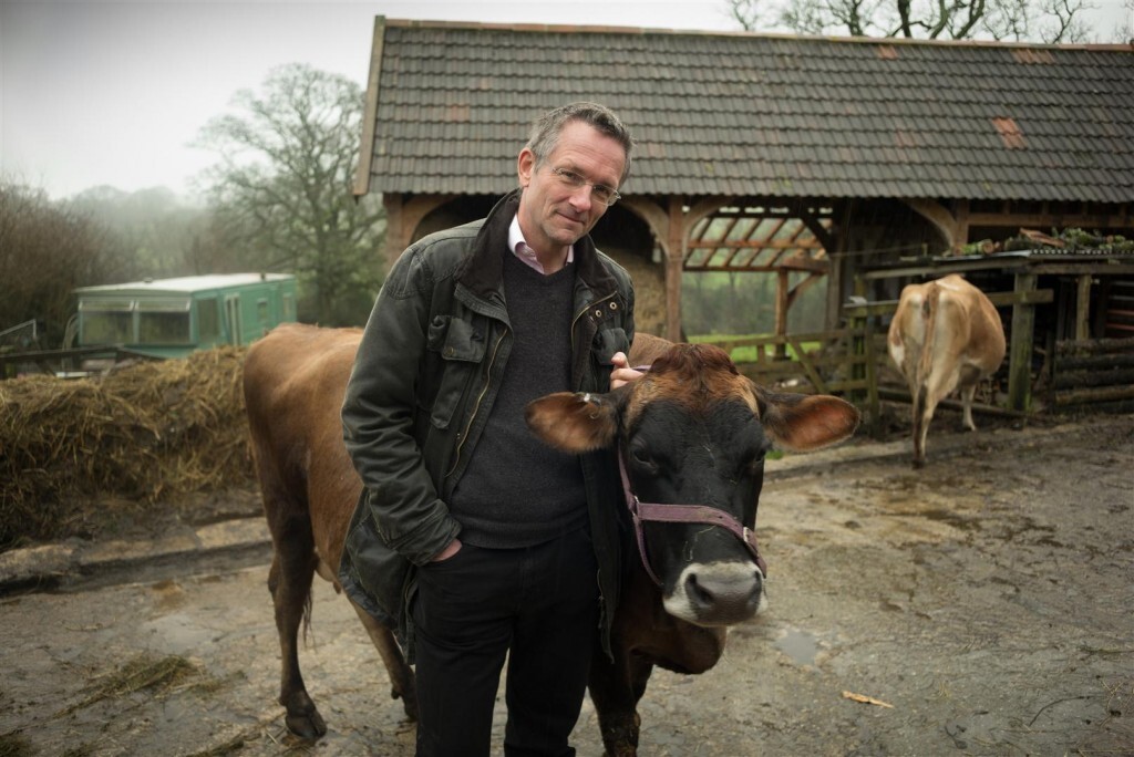 Michael Mosley durante gravação do documentário “A Verdade Sobre a Carne”