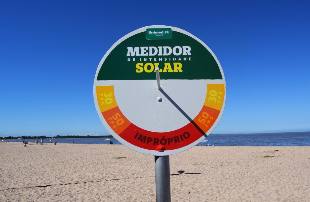 Medidor de intensidade solar, colocado em praias do Rio Grande do Sul