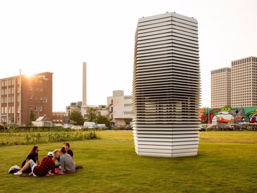 A “Smog Free Tower” tem sete metros de altura