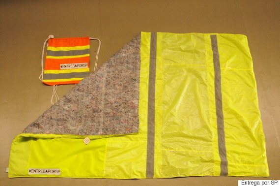 Cobertor com capa impermeável, feito com material reciclado