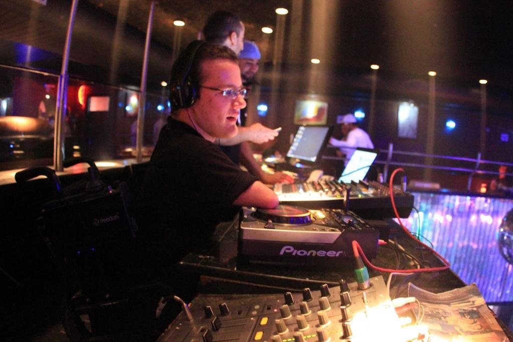 O autor, que também atua como DJ