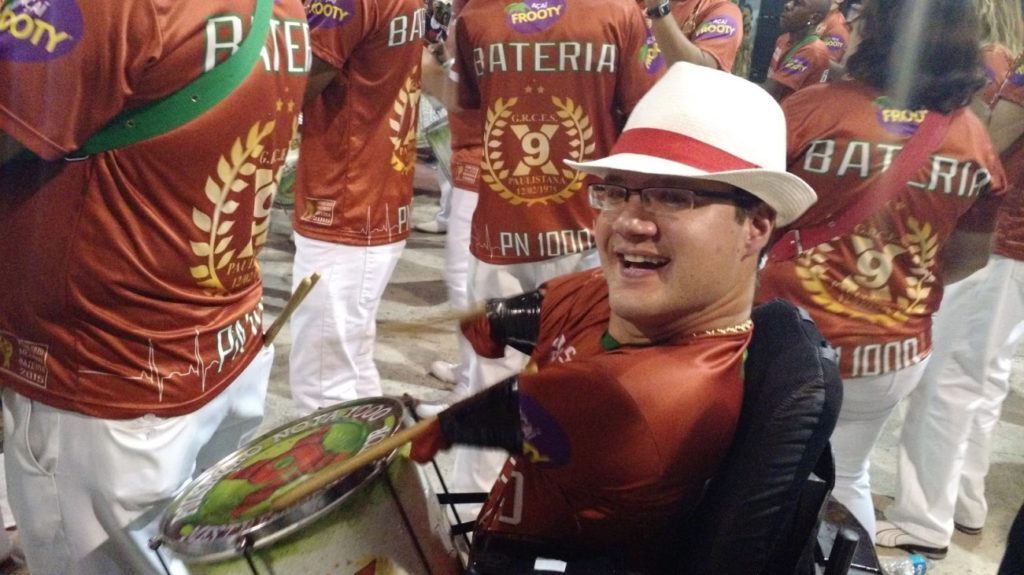 Marcos na bateria da escola de samba X-9 Paulistana