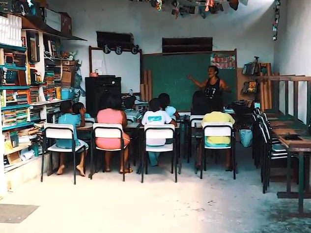 Projeto social criado por catadora a partir do lixo pede ajuda